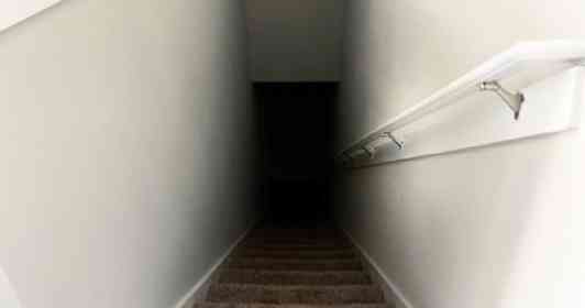 「旅先で、泊まる場所が見つからない。満室だと言うホテルの主人に食い下がると、連れていかれたのは...」（神奈川県・50代女性）