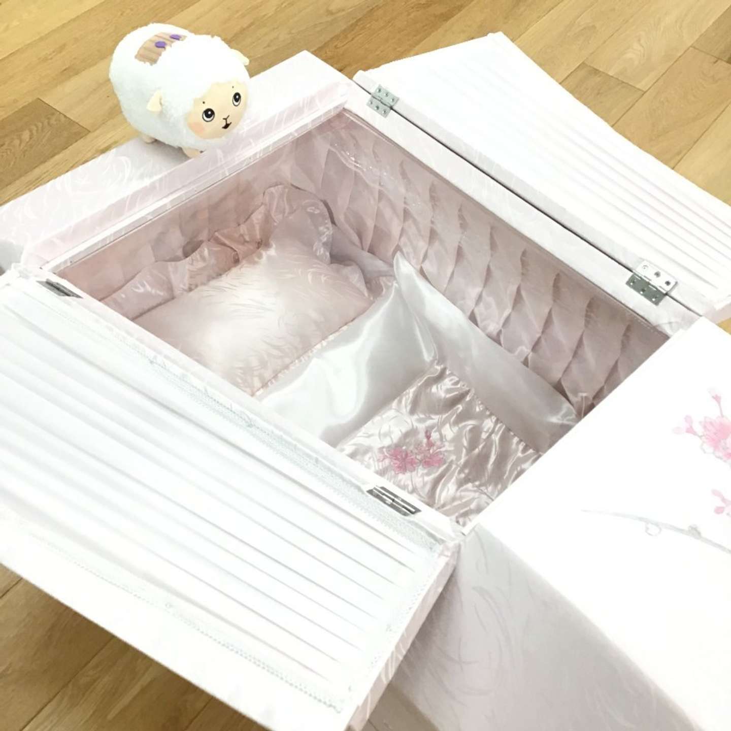 広報活動をするひつぎひつじ（画像はひつぎひつじ公式ツイッターより）