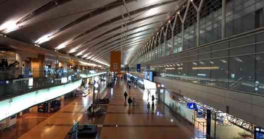 「飛行機が遅れたせいで、仮眠できる場所が見つからない。幼い娘を連れた私は仕方なく...」(静岡県・40代女性)