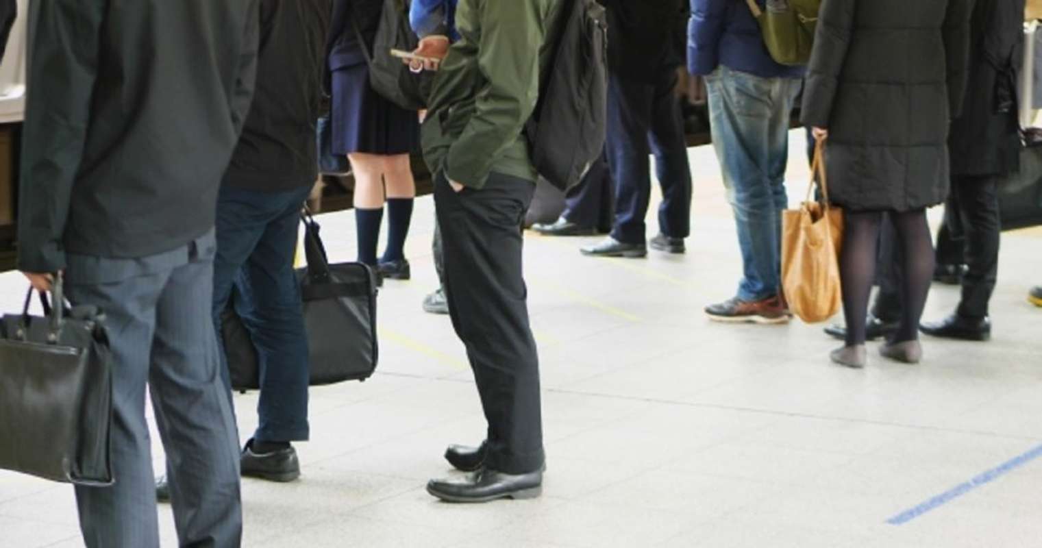 電車の中で手招きしてきた ヤンキー風の見知らぬ高校生 ぐずって寝ている娘を抱いたまま近づくと 岐阜県 50代女性 全文表示 Jタウンネット