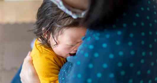 「電車の中で泣き続ける、外国人観光客の赤ん坊。それを見た妻に『絶対振り向くな』と言われ...」(茨城県・30代男性)