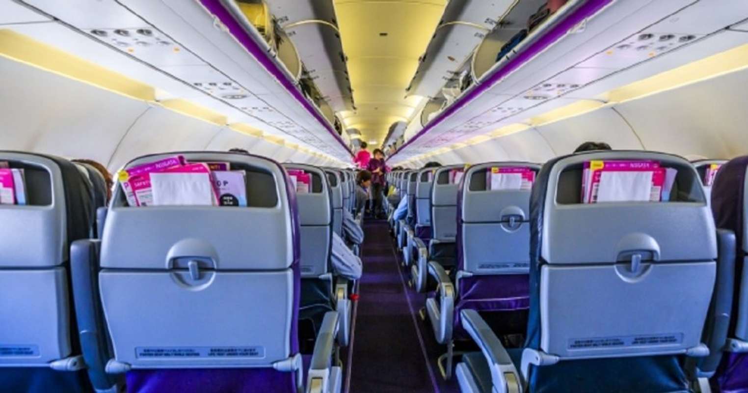 友人に会いに行くため、大嫌いな飛行機に搭乗。恐怖で震える私を