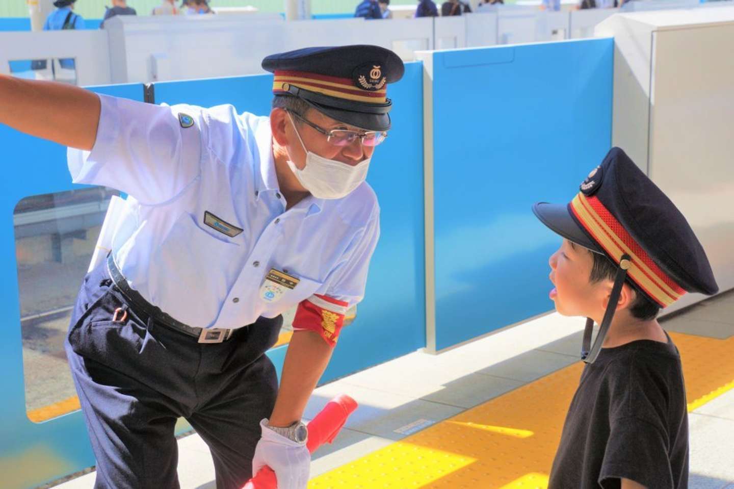 ホンモノの電車に「出発進行！」 駅員気分を体験できる西武鉄道「お