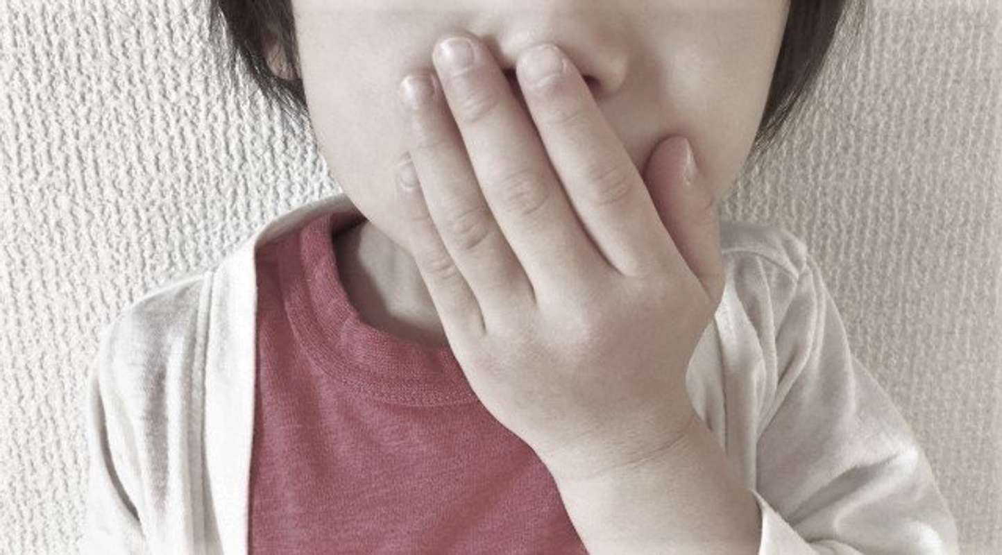 電車の中で戻してしまい...（画像はイメージ）