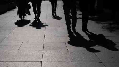 「修学旅行で他校生にぶつかり、険悪な雰囲気に。平謝りしていると、別のヤンキー集団も割り込んできて...」（都道府県不明・50代男性）