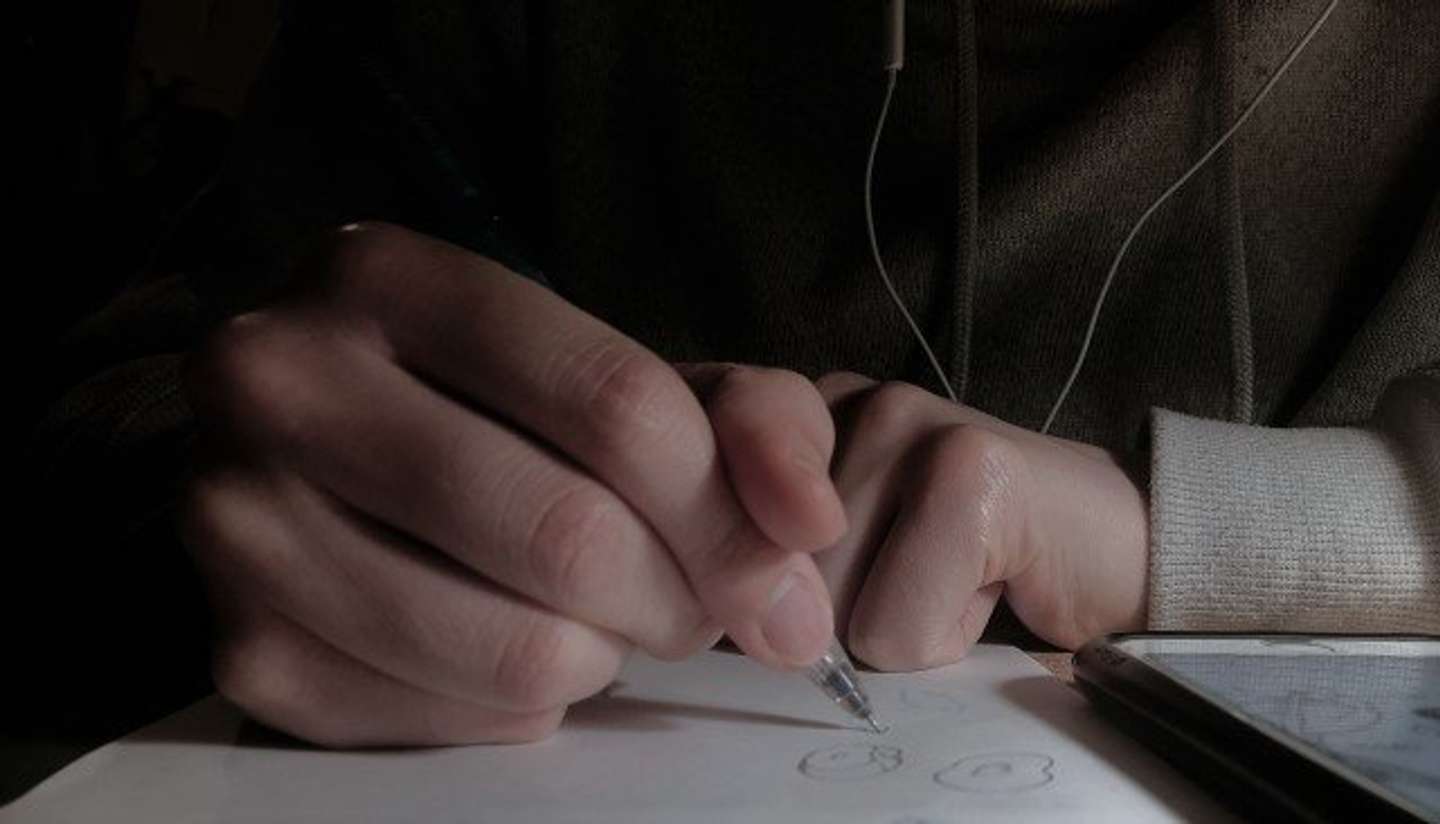 裏紙に娘の好きなキャラクターを......(画像はイメージです)