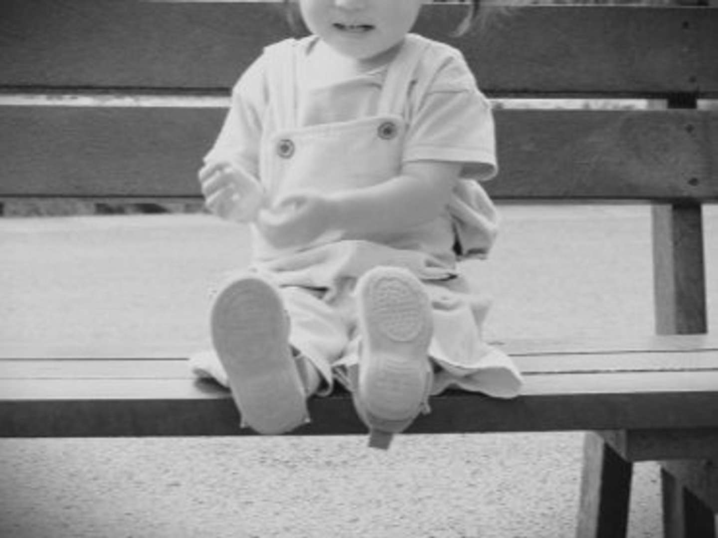 ベンチに座っていた（画像はイメージ）