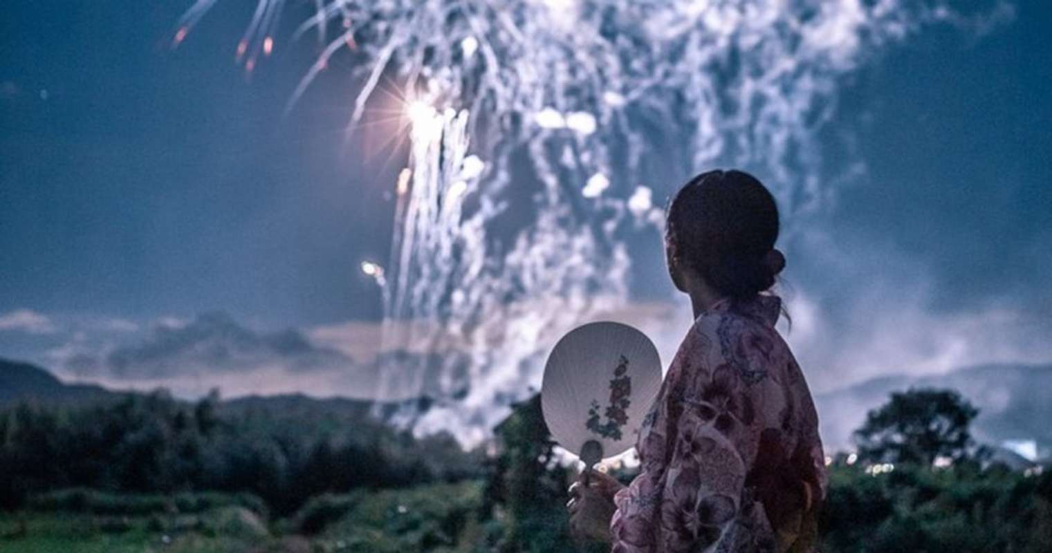 これぞ理想の 田舎の夏 草むらの中から見る花火大会が ノスタルジックでたまらない 全文表示 Jタウンネット