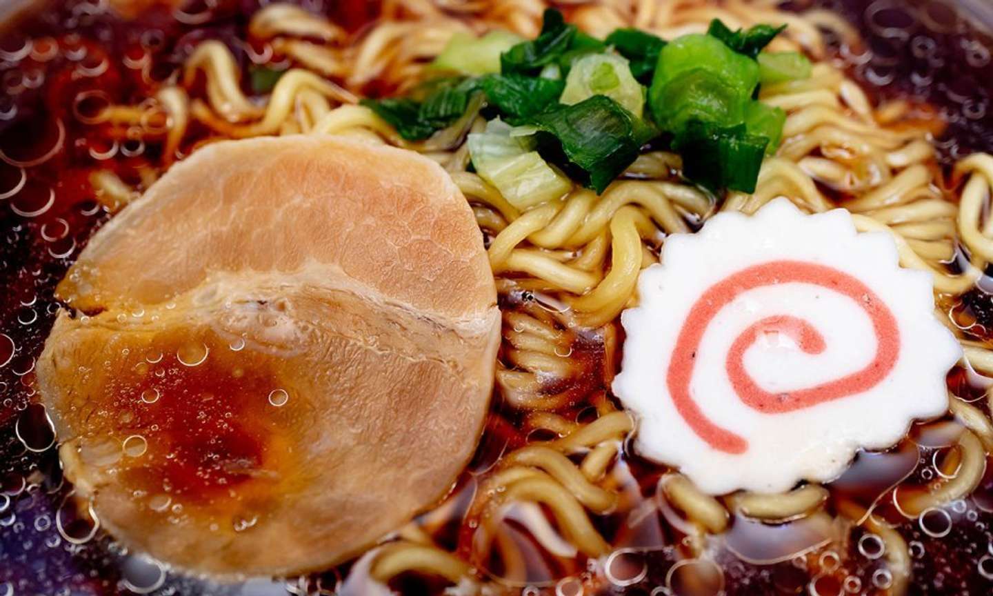 具はチャーシュー、ナルト、ネギ