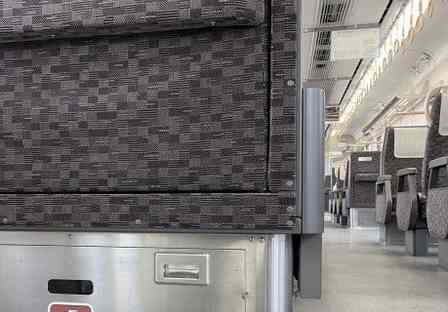 「大阪の電車でおしゃべりする私と友達に、男性客が突如『早よ降り~!』。呆然としてたら、周囲も口々に...」(千葉県・50代女性)