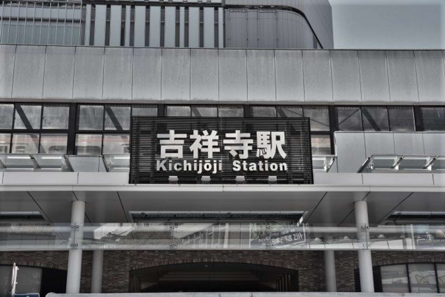 吉祥寺で女性に引きずり出されたOさん（画像はイメージ）