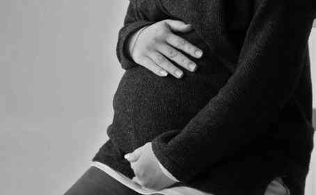 新幹線内で陣痛が始まり、そのまま破水　途中下車しようとする妊婦の元に集結したのは...