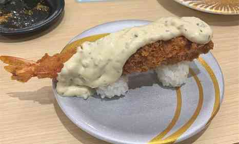 こうはならんやろ...　関西の回転寿司店が生み出した「えびフライ1本握り」が珍妙すぎる件
