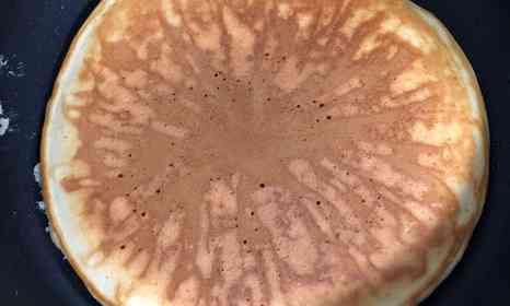 焼いてもらったばかりのホットケーキに、なぜか「既視感」 画像で「検証」してみた結果→妻「意味がわからない」