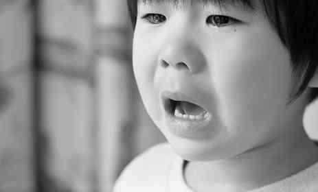 「超満員で通路まで埋まった特急列車。私の子供たちが『座りたい』と泣き出すと、指定席の中年夫婦が...」(都道府県・年齢性別不明)