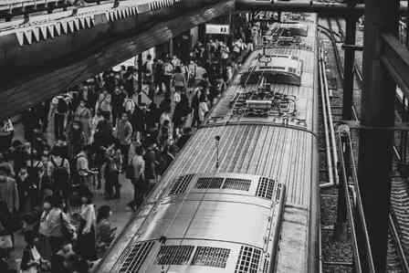 「帰宅ラッシュの満員電車で、6か月の息子がギャン泣き。母乳をあげたい私に、近くの男性客が...」（都道府県・年齢不明女性）