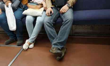 「産休前日まで毎日1時間の電車通勤。ピーク時なのにいつも座れていたのには、思いもよらない『理由』があって...」(東京都・40代女性)