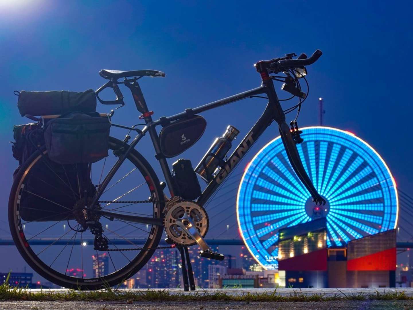 夜道も安心して走れそう（画像はtomy（＠toymcyc）さんのツイートより）