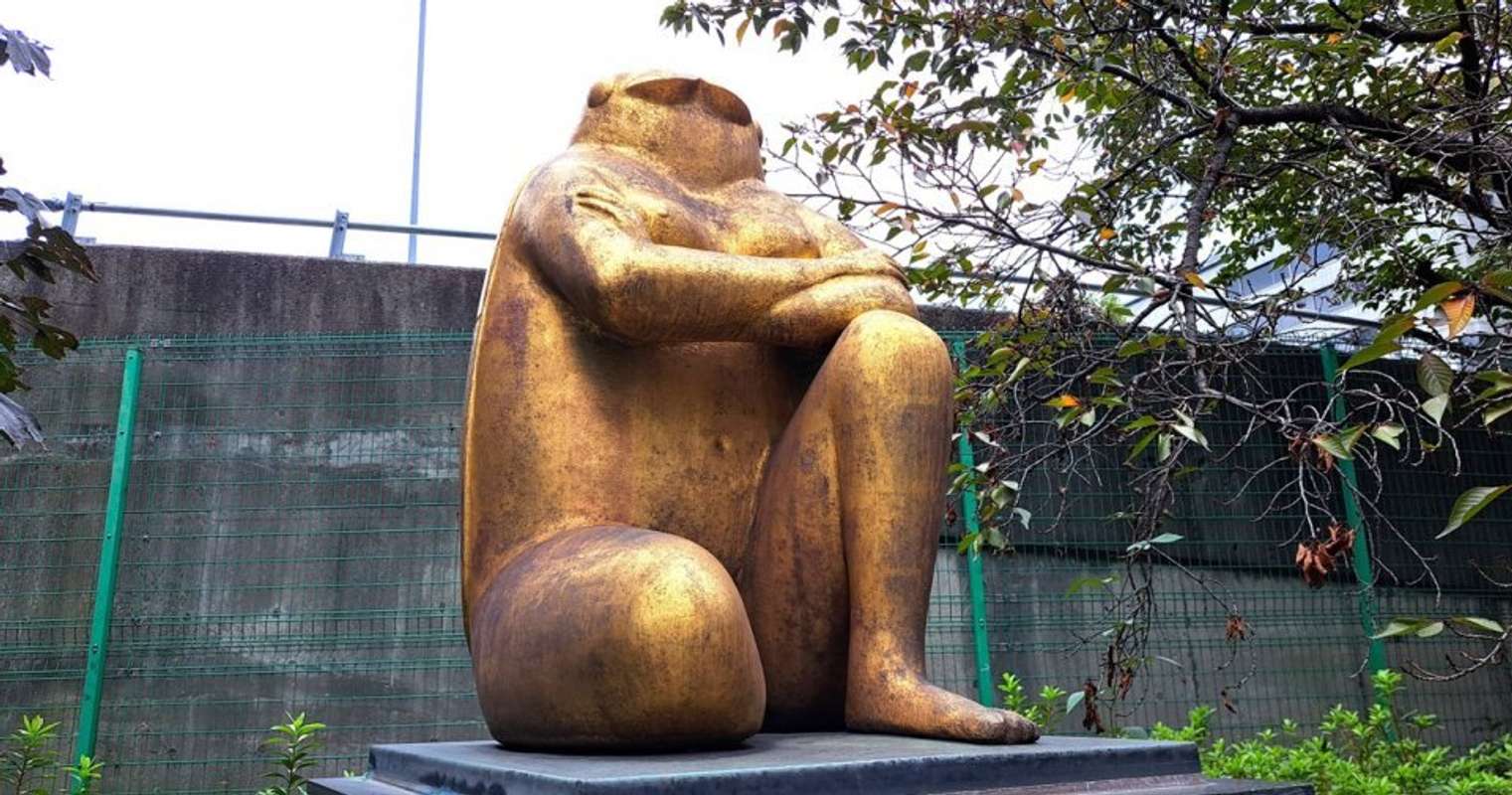 都心を見守る謎の「金ピカむちむちボディ」 正体は「コガネムシ