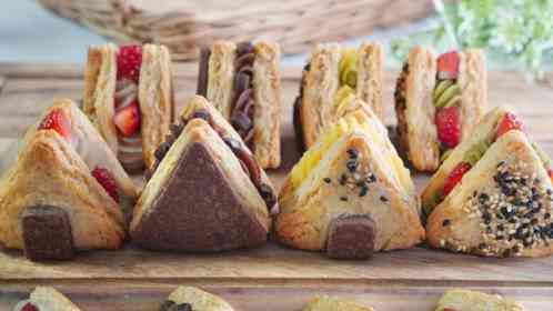 バクッとかぶりつきたい！　カラフルな餡子挟んだ「おにぎりスコーンサンド」が可愛くて旨そう