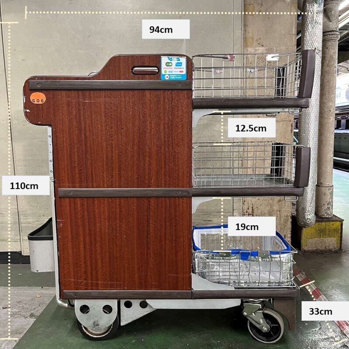 車内販売用ワゴンのサイズ感