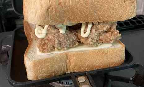 「ホットサンドあるある：無茶しがち」　←それにしたって無茶をしすぎな猛者現る