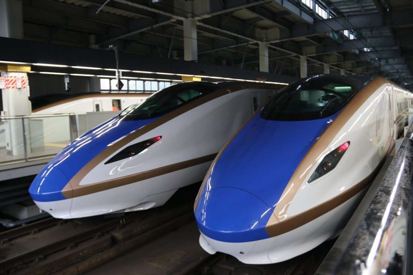 かがやきが来るよ!(画像は金沢・敦賀間の試乗会にて記者撮影)