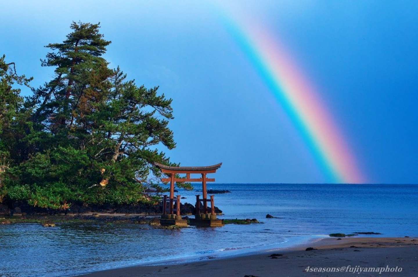 画像は4seasons＠fujiyamaphotoさんの投稿より、再掲