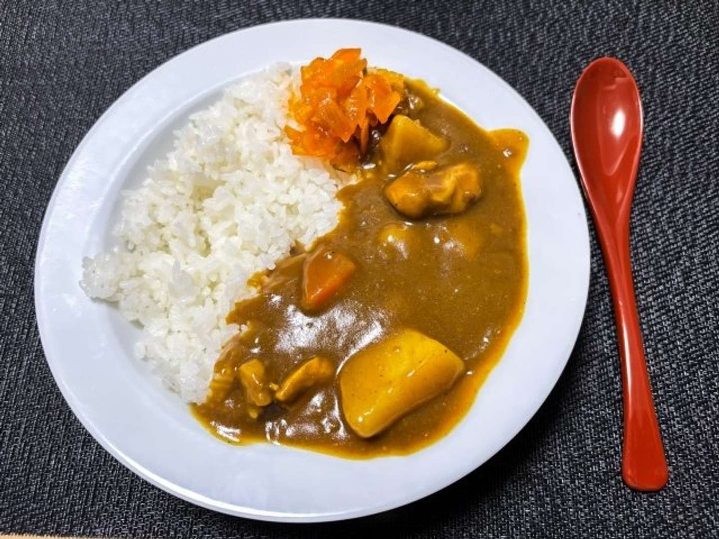 カレーライスは混ぜてから食べる？混ぜないで食べる？【地域差
