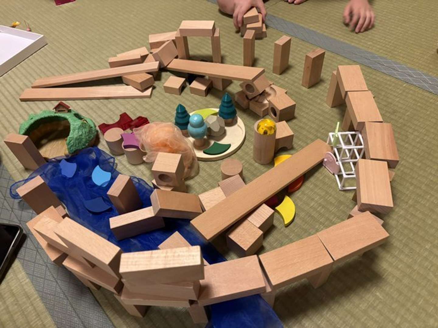 解体作業中の様子（画像は世界史の鳩／山本直人＠sekaishinohatoさんの投稿より）