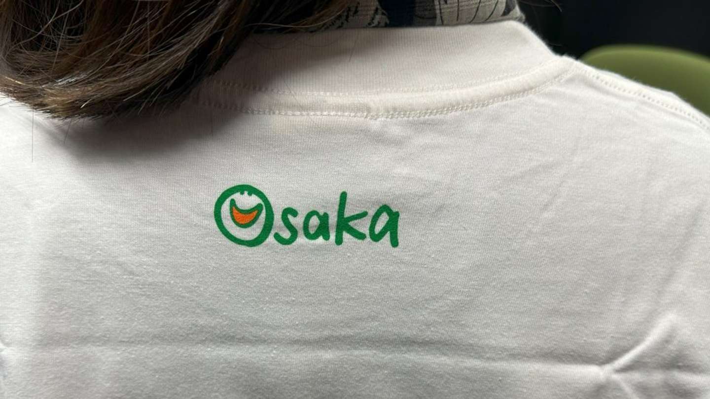 背中にはOsakaが(編集部撮影)