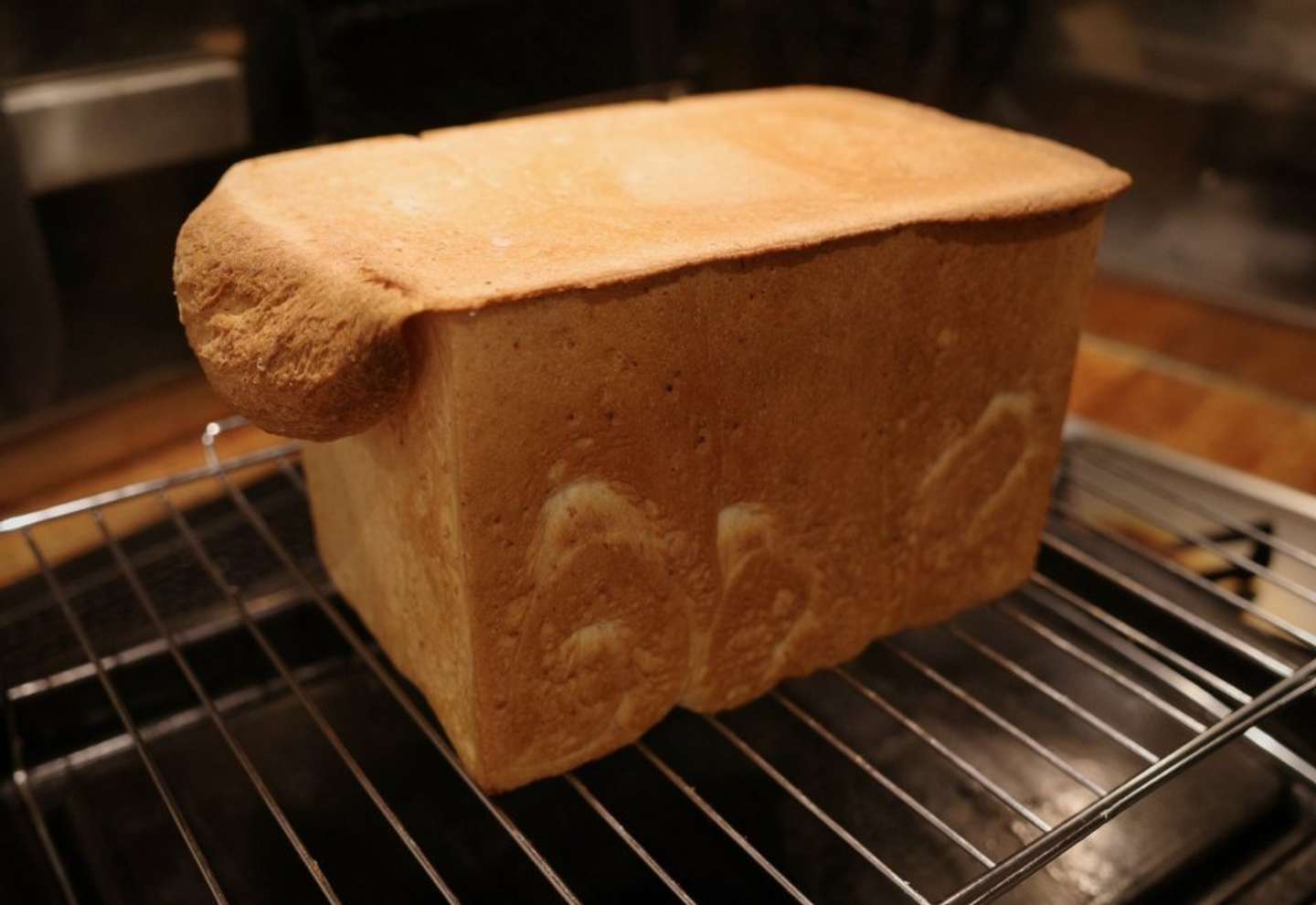 リーゼントにも見える（画像はかに＠t_yuukoさんの投稿より）