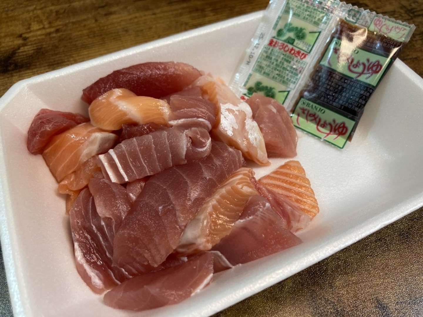 <連載>スーパー玉出「激安メシ」の世界【自称「海鮮丼」】