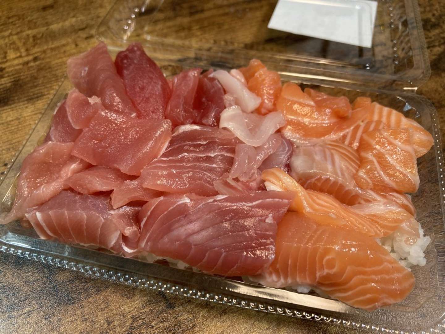 <連載>スーパー玉出「激安メシ」の世界【自称「海鮮丼」】