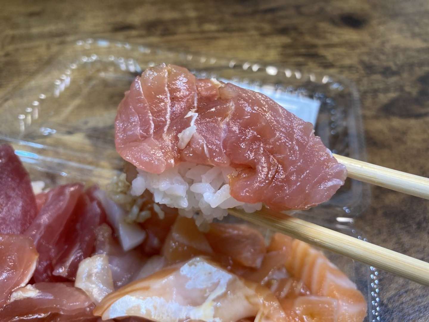 <連載>スーパー玉出「激安メシ」の世界【自称「海鮮丼」】