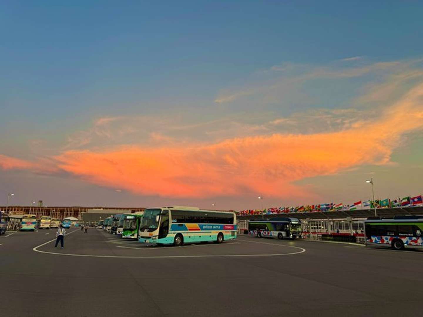 あのシルエットは...！（画像はたかちょ＠takacho_01さんの投稿より）