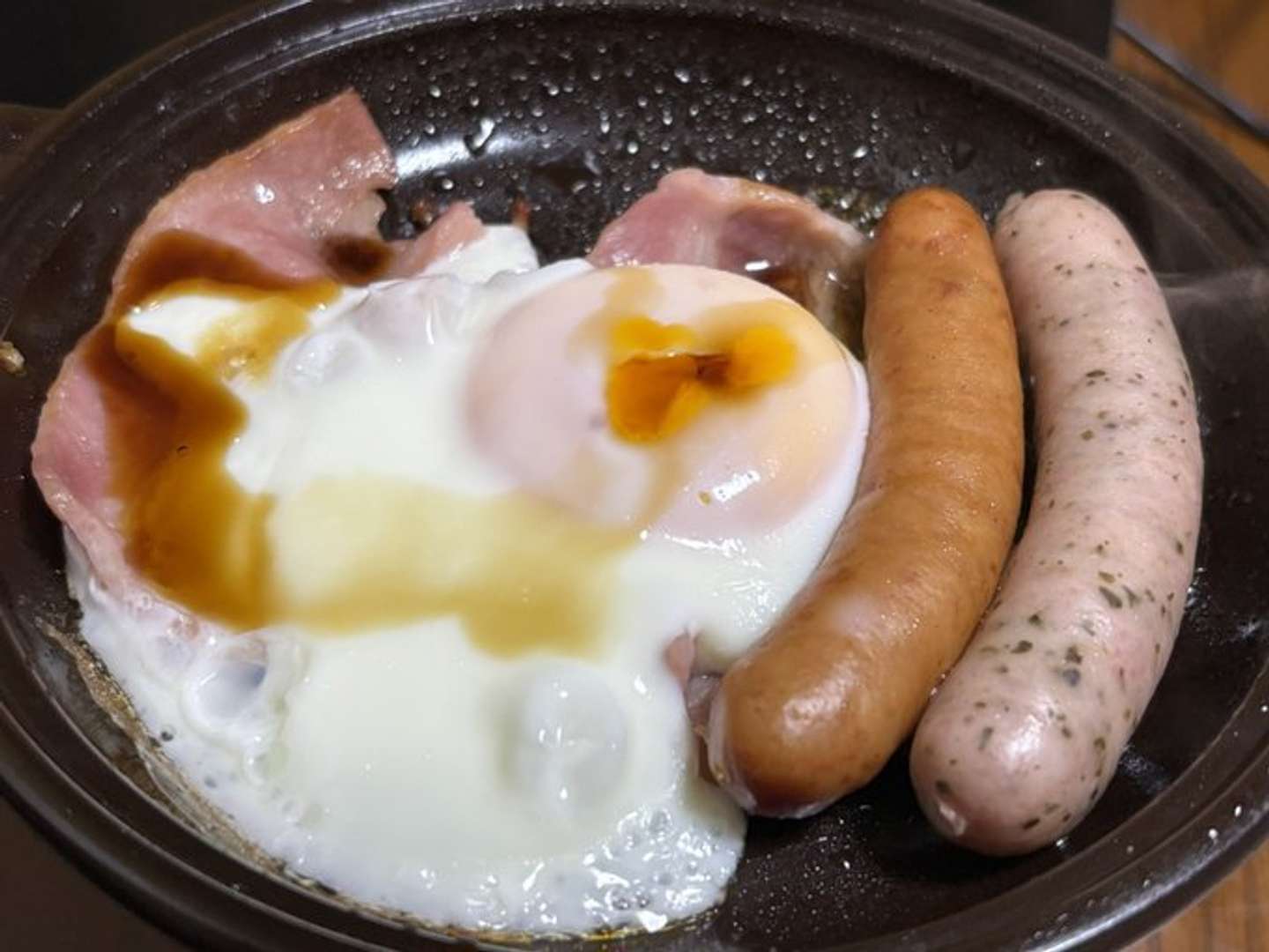 アジシオをかけた目玉焼き（画像提供：こんでんえいねんしざいほう（＠hiroju5555）さん）