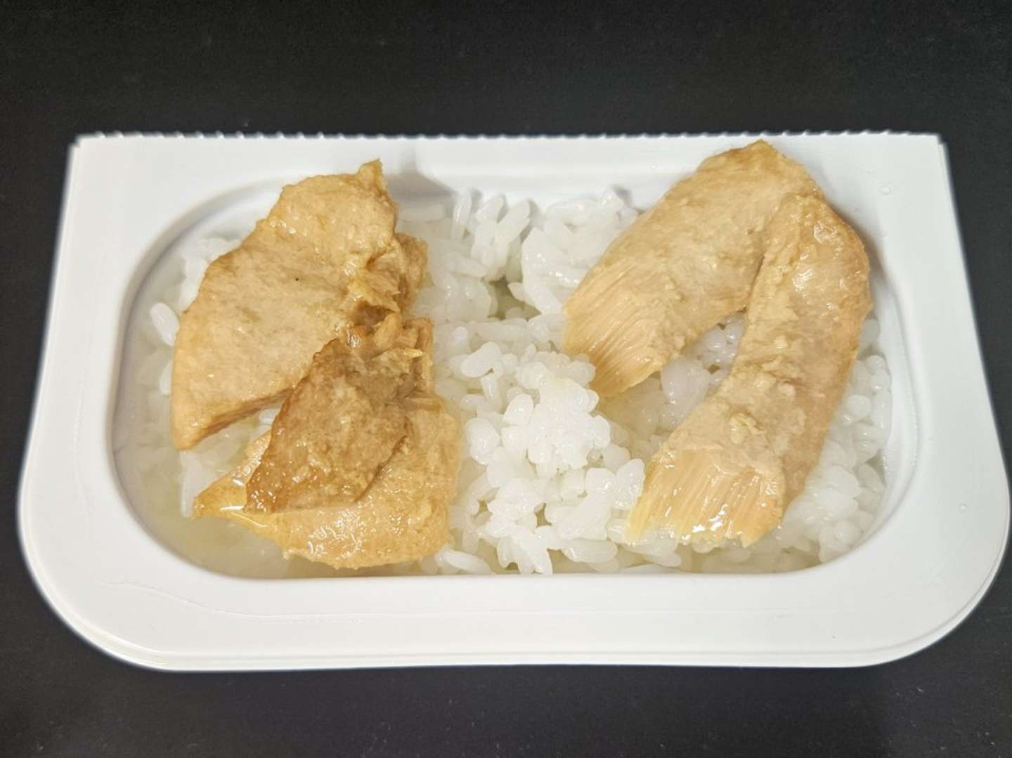 左が宝永、右が頂（画像は編集部撮影）