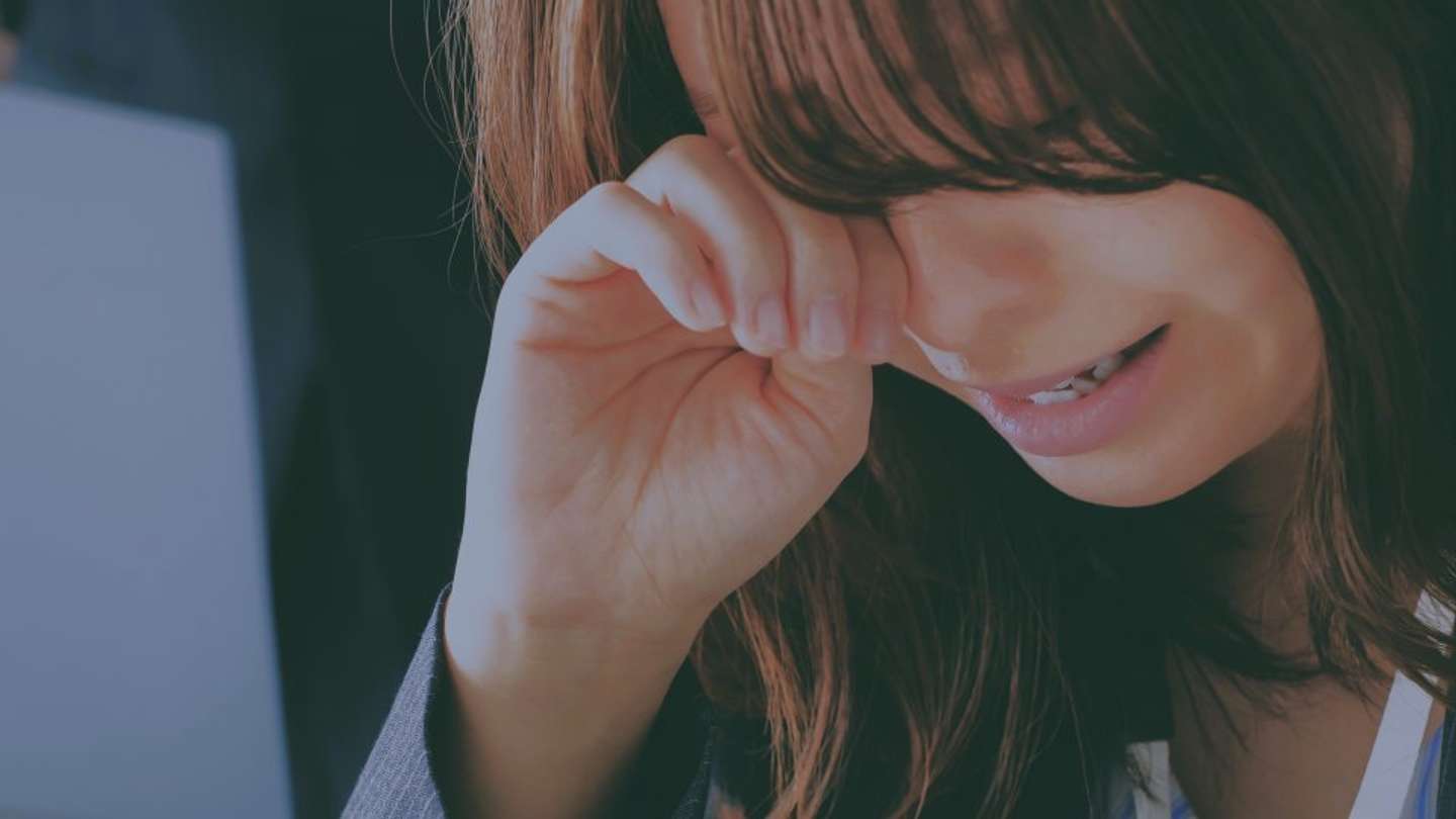 仕事中に涙がこみあげてきてしまい...（画像はphotoAC）