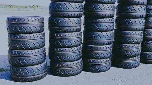 「出先で車がパンクして、駆け込んだタイヤ店は『個人には売れない』。困っていたらその店の社員が...」（岐阜県・年齢不明）