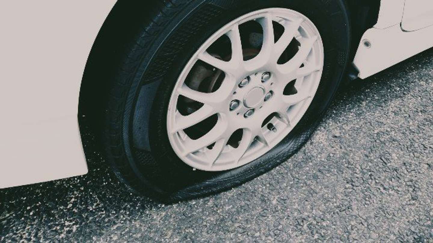 外出先でパンクして...（画像はイメージ）