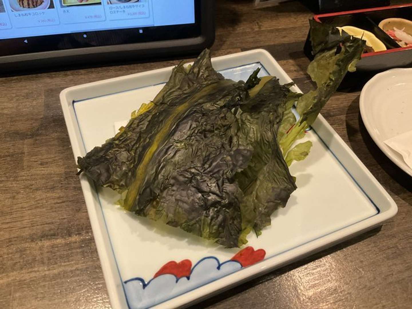 これが...ワカメ料理？（「東京でとって食べる生活」（＠totte_taberu）さんの投稿より）