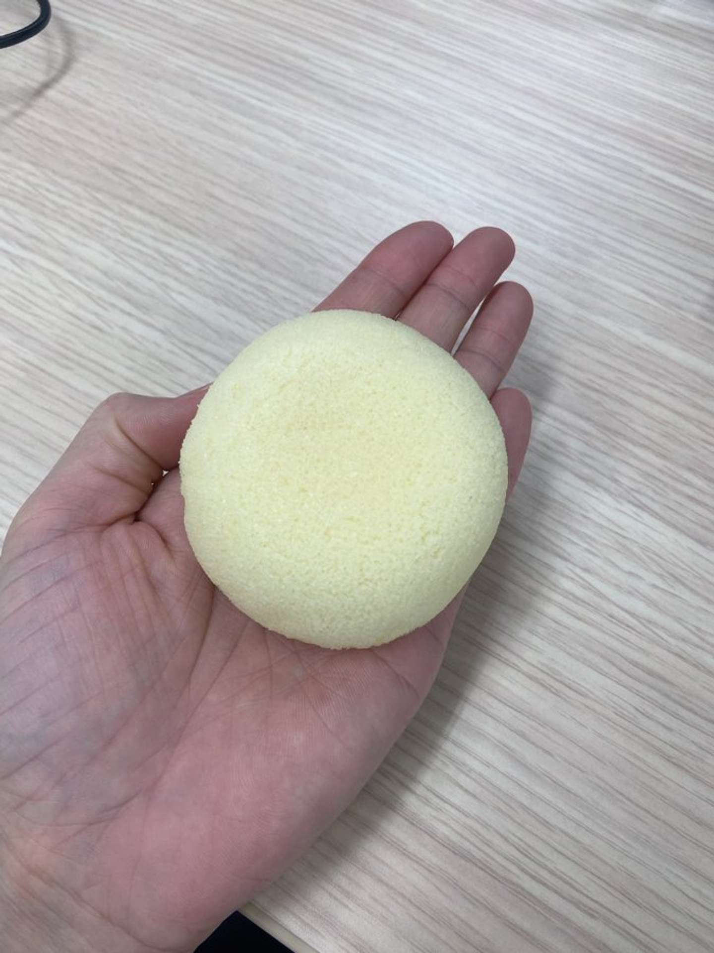 手乗りの「萩の月」。美味しそう（画像はチャア子の輝き＠Chaconokagayakiさんの投稿より）