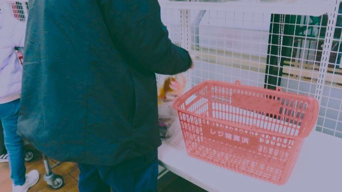 初めて行くスーパーで（画像はphotoAC)