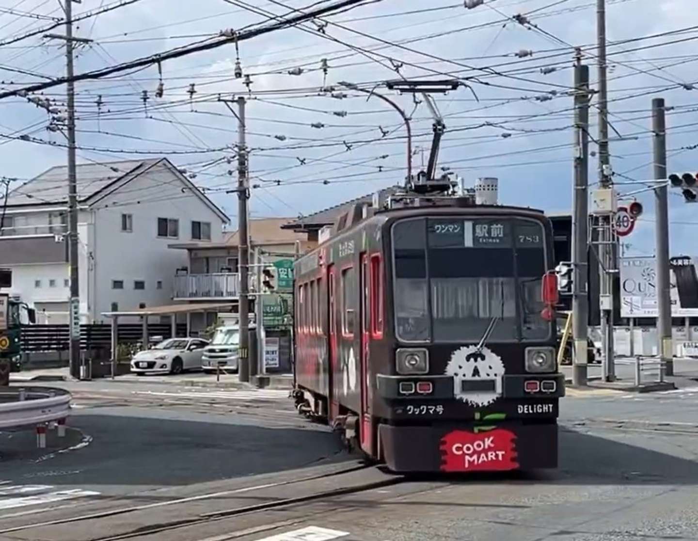 まるでドリフト走行みたいに！（画像は＠t_bookmarker583さんの投稿より、編集部でキャプチャ）