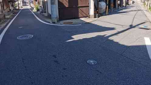 右と左、どちらに進みたい? 島根にある〝究極のY字路〟に24万人の心躍る「ワクワクする!」「最高すぎ」
