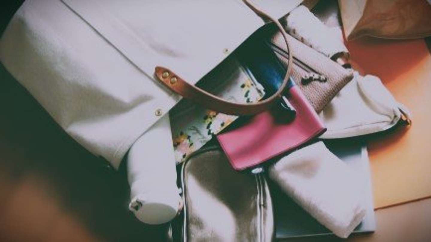 人のスーツを汚してしまい...（画像はイメージ）