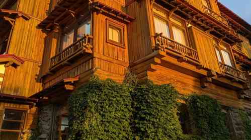 「泊まれる文化財の世界『お宿図鑑』著者」（＠rninopon）吉宮 晴紀さんの投稿より