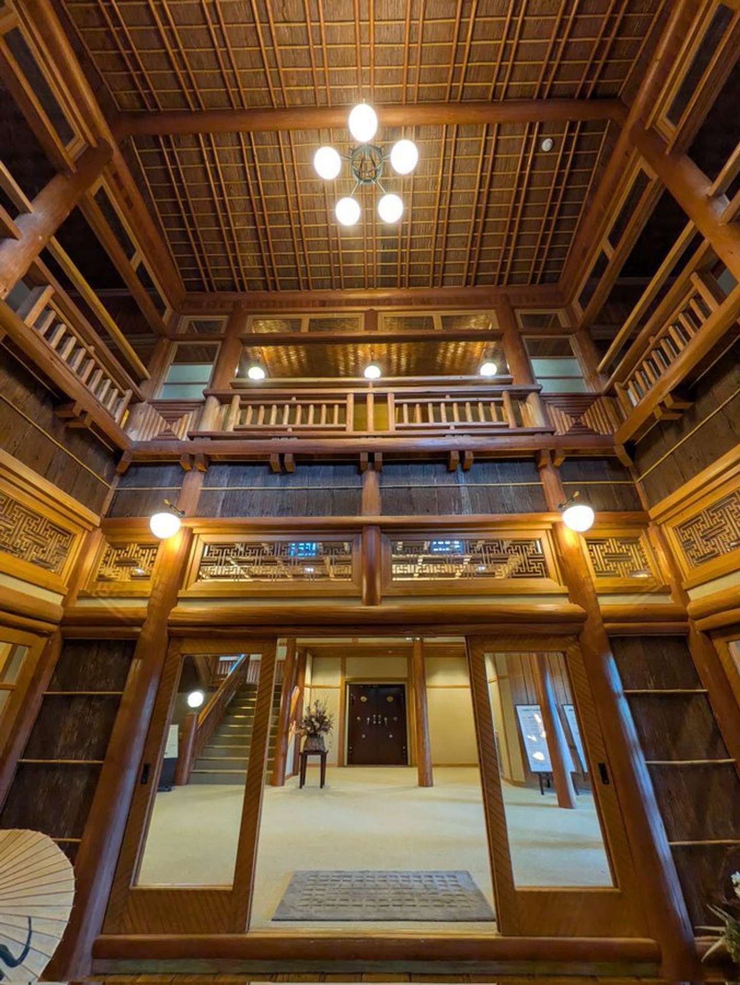 十和田ホテル・内装（「泊まれる文化財の世界『お宿図鑑』著者」（＠rninopon）吉宮 晴紀さんの投稿より）