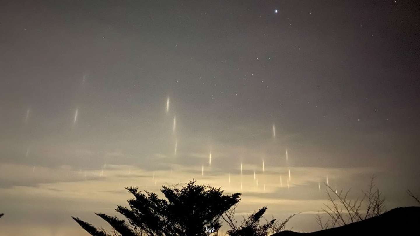 2022年2月に撮影した漁火光柱（画像は火花＠hibana_photoさんの投稿より）